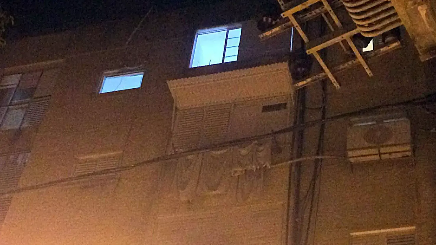 בניין בפתח תקווה שממנו נפלה פעוטה בת שלוש ונפצעה קשה. 12 במרץ 2016. בניין בפתח תקווה שממנו נפלה פעוטה בת שלוש ונפצעה קשה. 12 במרץ 2016.