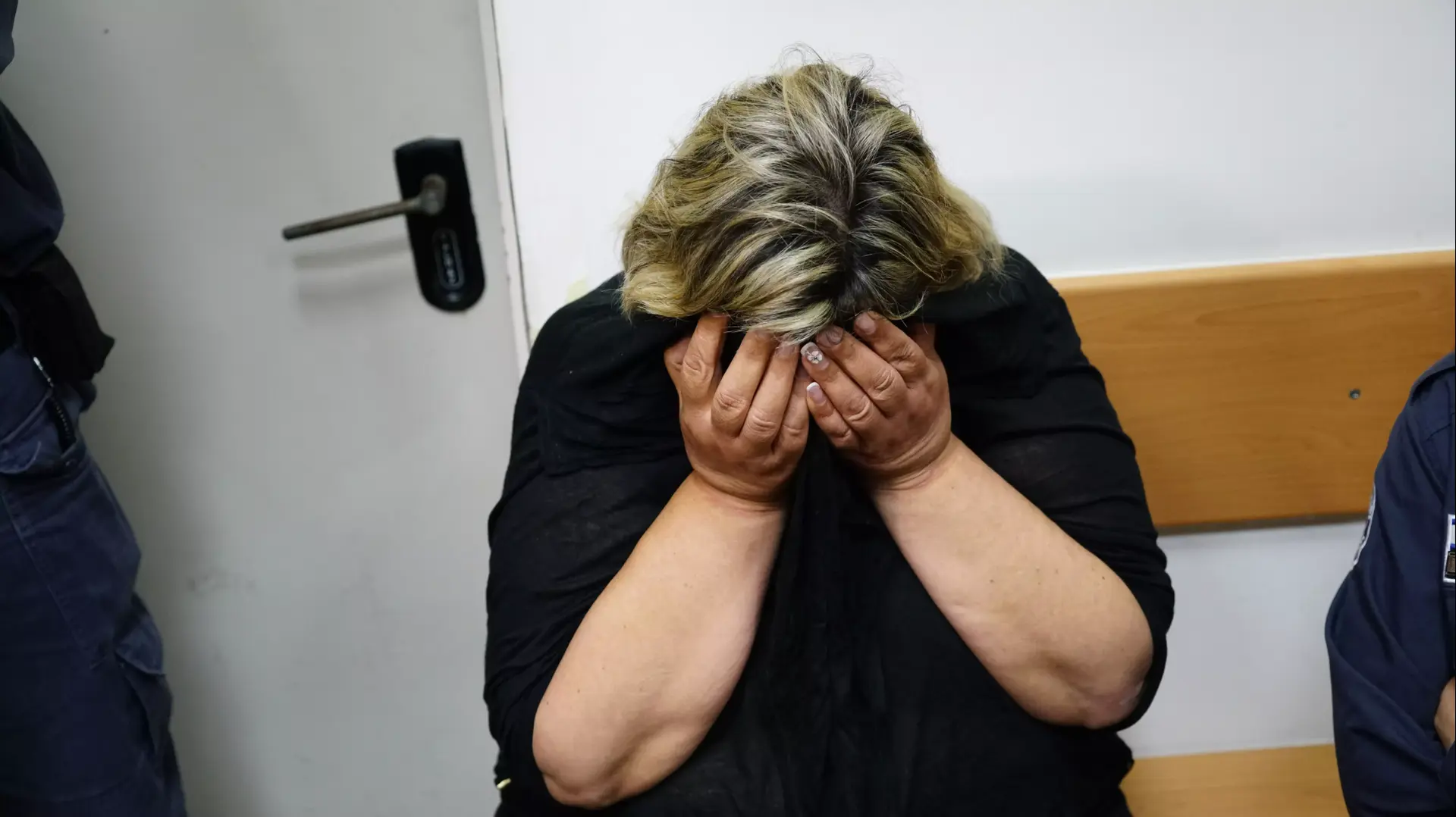 סייעת בגן ילדים חשודה בהתעללות פעוט בגן, בית משפט השלום בקריות. 14 במרץ 2016 סייעת בגן ילדים חשודה בהתעללות פעוט בגן, בית משפט השלום בקריות. 14 במרץ 2016