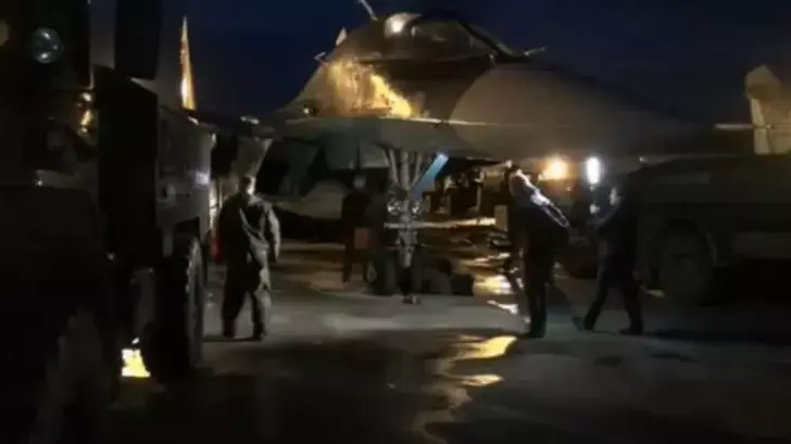 חיילי חיל האוויר הרוסי מתכוננים לעזיבת הכוחות את שדה התעופה חמימים בסוריה