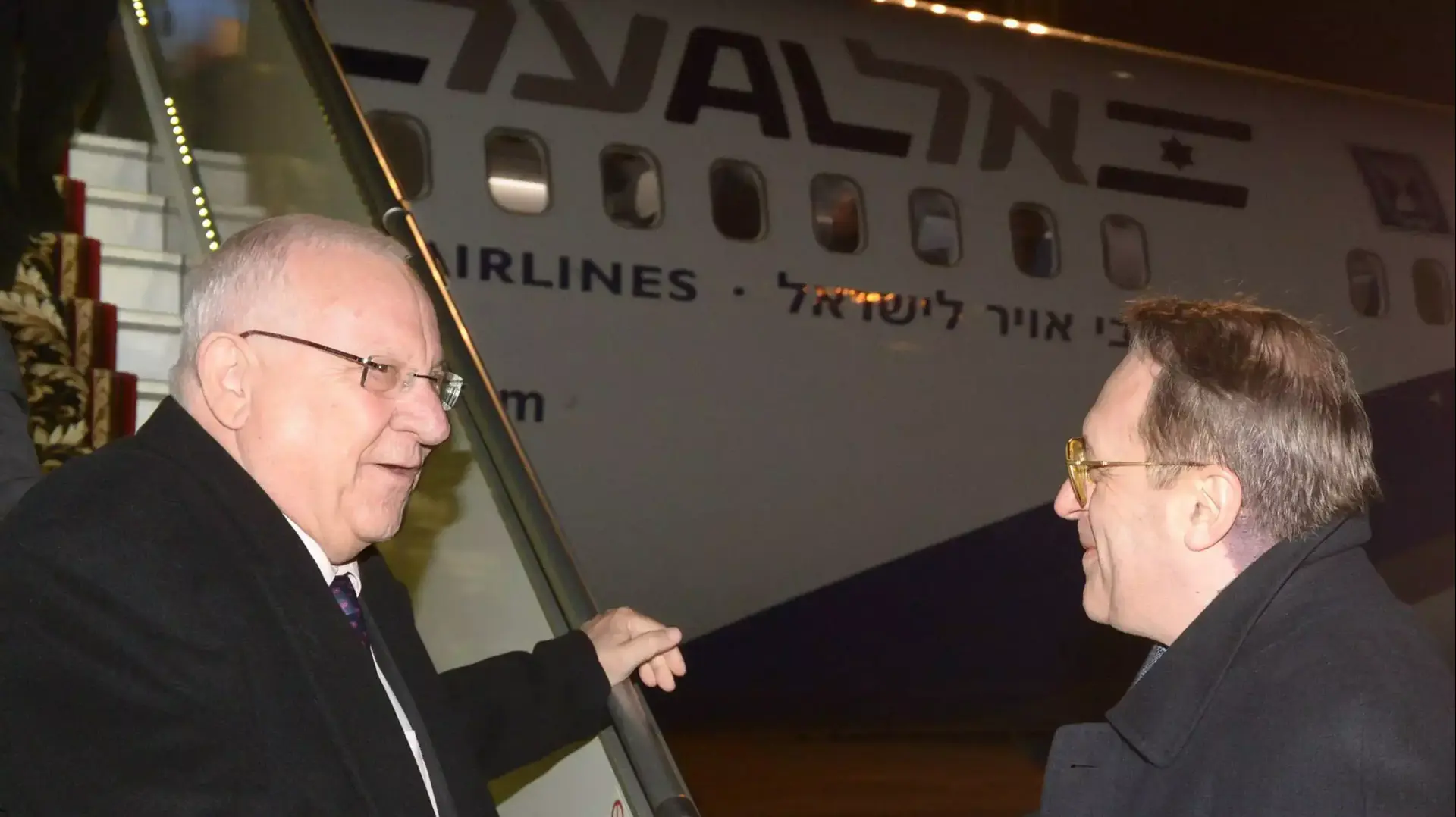 נשיא המדינה ראובן ריבלין בשדה התעופה במוסקבה בתחילת ביקורו הרשמי ברוסיה. 15 במרץ 2016 נשיא המדינה ראובן ריבלין בשדה התעופה במוסקבה בתחילת ביקורו הרשמי ברוסיה. 15 במרץ 2016