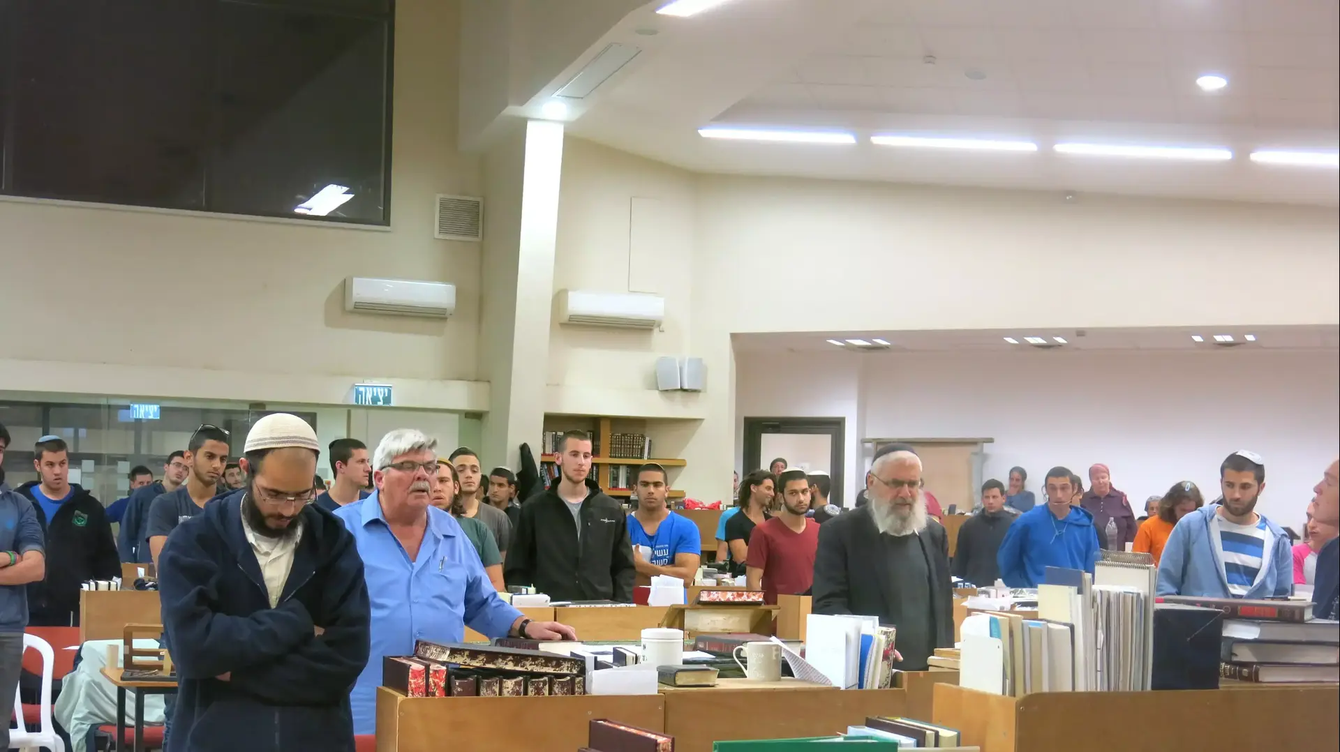 לימוד תורה בציון חמש שנים לרצח בני משפחת פוגל באיתמר. 15 במרץ 2016