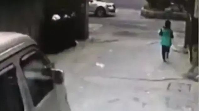 ילד בן 6 נדרס ע"י מיניבוס - וממשיך ללכת ילד בן 6 נדרס ע"י מיניבוס - וממשיך ללכת
