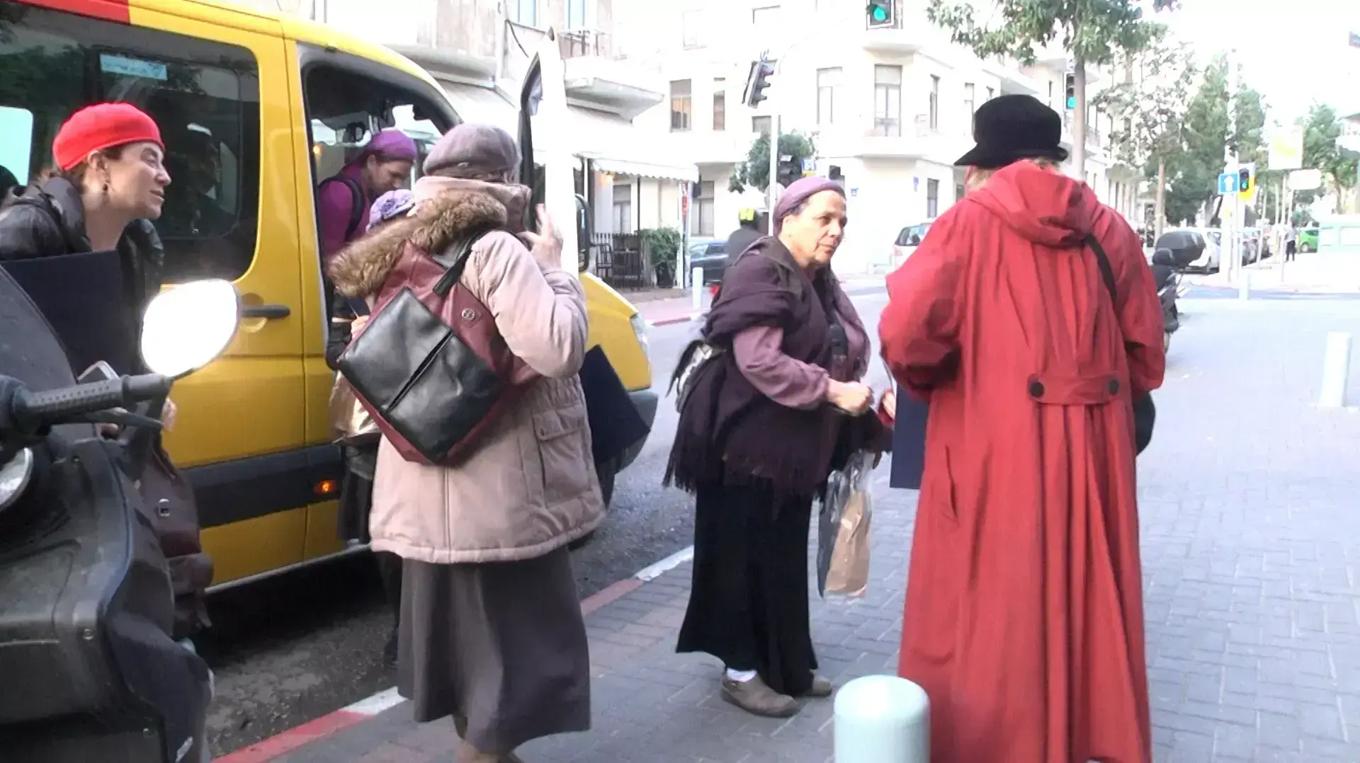 רבניות במרכזי סיוע לזונות בתל אביב. 15 במרץ 2016 רבניות במרכזי סיוע לזונות בתל אביב. 15 במרץ 2016