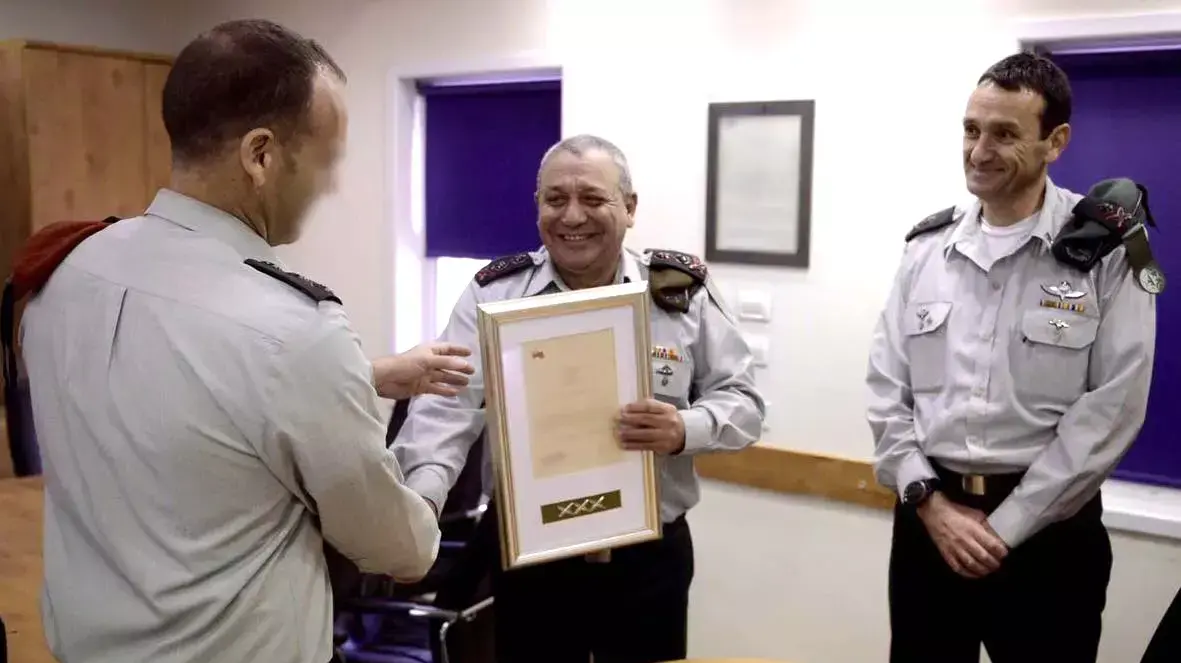 הרמטכ"ל גדי איזנקוט בטקס הענקת אות ציון לשבח לסיירת מטכ"ל. מרץ 2016 הרמטכ"ל גדי איזנקוט בטקס הענקת אות ציון לשבח לסיירת מטכ"ל. מרץ 2016