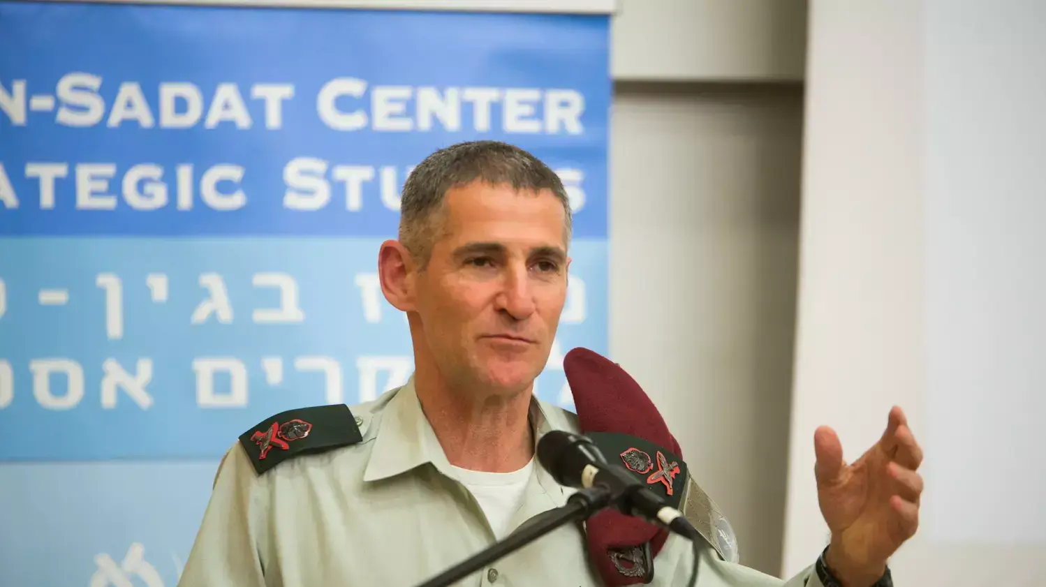 סגן הרמטכ"ל יאיר גולן ביום עיון על אתגרי צה"ל הנוכחיים, אוניברסיטת בר אילן. מרץ 2016 סגן הרמטכ"ל יאיר גולן ביום עיון על אתגרי צה"ל הנוכחיים, אוניברסיטת בר אילן. מרץ 2016