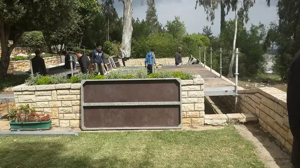 הכנות להלווייתו של מאיר דגן בבית העלמין הצבאי בראש פינה הכנות להלווייתו של מאיר דגן בבית העלמין הצבאי בראש פינה