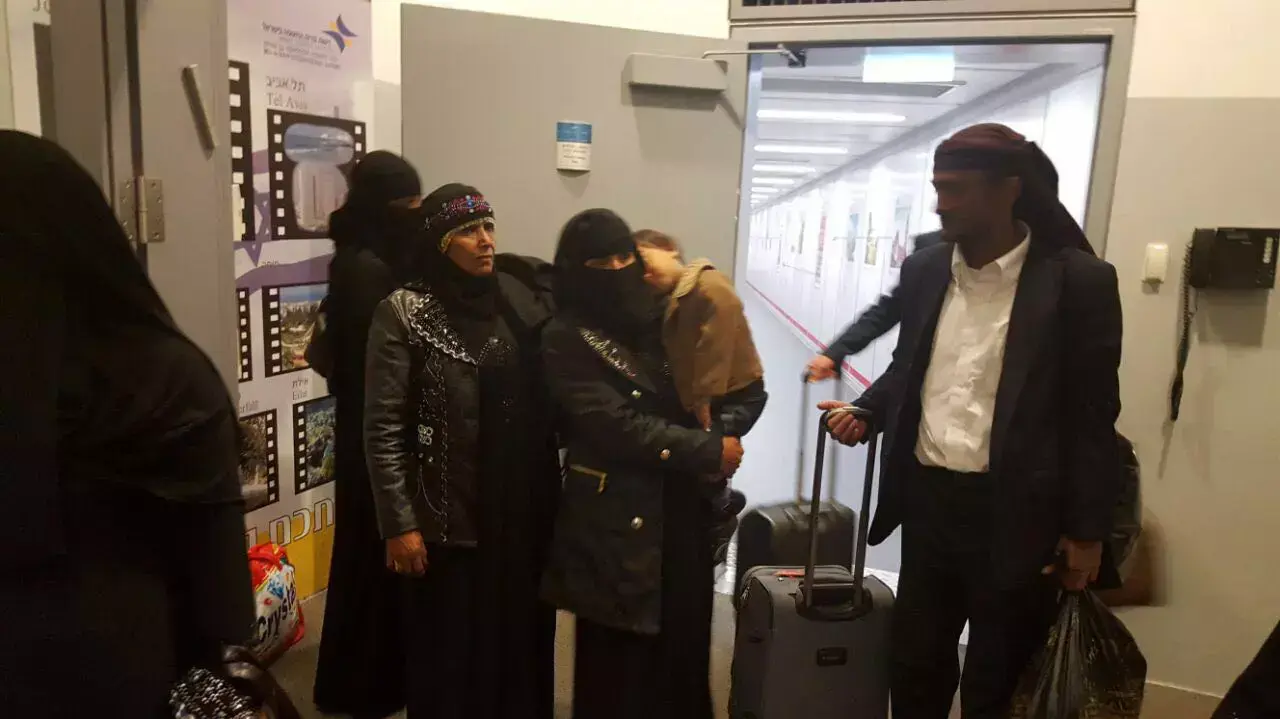 עולים יהודים מתימן שעלו במסגרת מבצע 'מקצה תימן', נמל התעופה בן גוריון. 20 במרץ 2016 עולים יהודים מתימן שעלו במסגרת מבצע 'מקצה תימן', נמל התעופה בן גוריון. 20 במרץ 2016