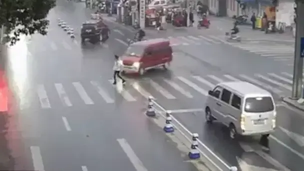 אישה נדרסה בסין וחולצה בחיים אישה נדרסה בסין וחולצה בחיים