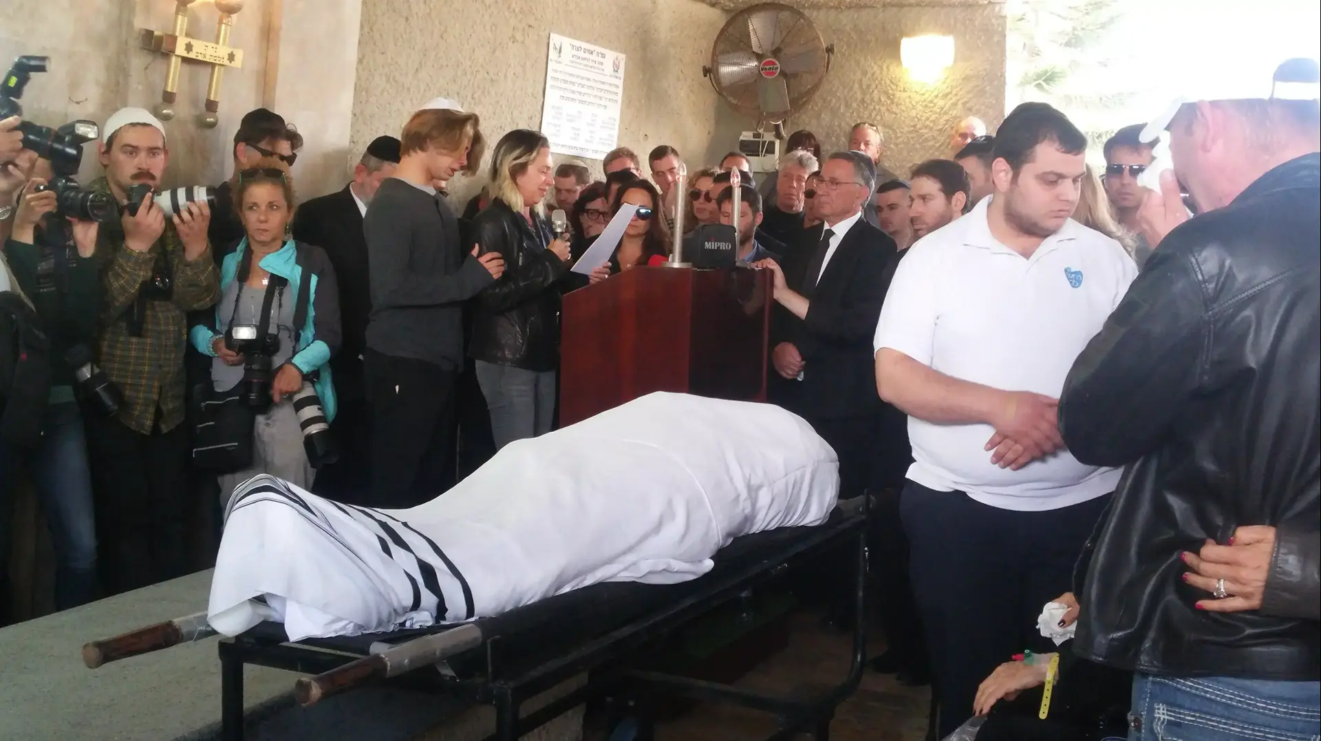 הלווית אברהם גולדמן, הרוג בפיגוע באיסטנבול, בית העלמין בחולון. מרץ 2016