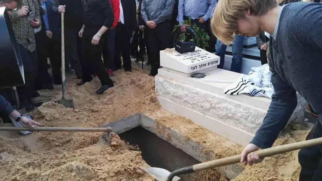 הלווית אברהם גולדמן, הרוג בפיגוע באיסטנבול, בית העלמין בחולון. מרץ 2016