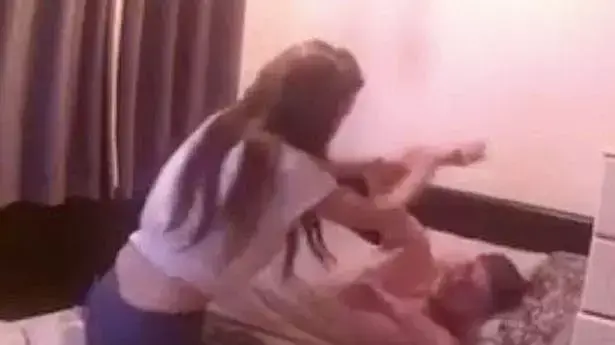 ניסה למתוח את חברה שלו ושילם על כך ביוקר ניסה למתוח את חברה שלו ושילם על כך ביוקר