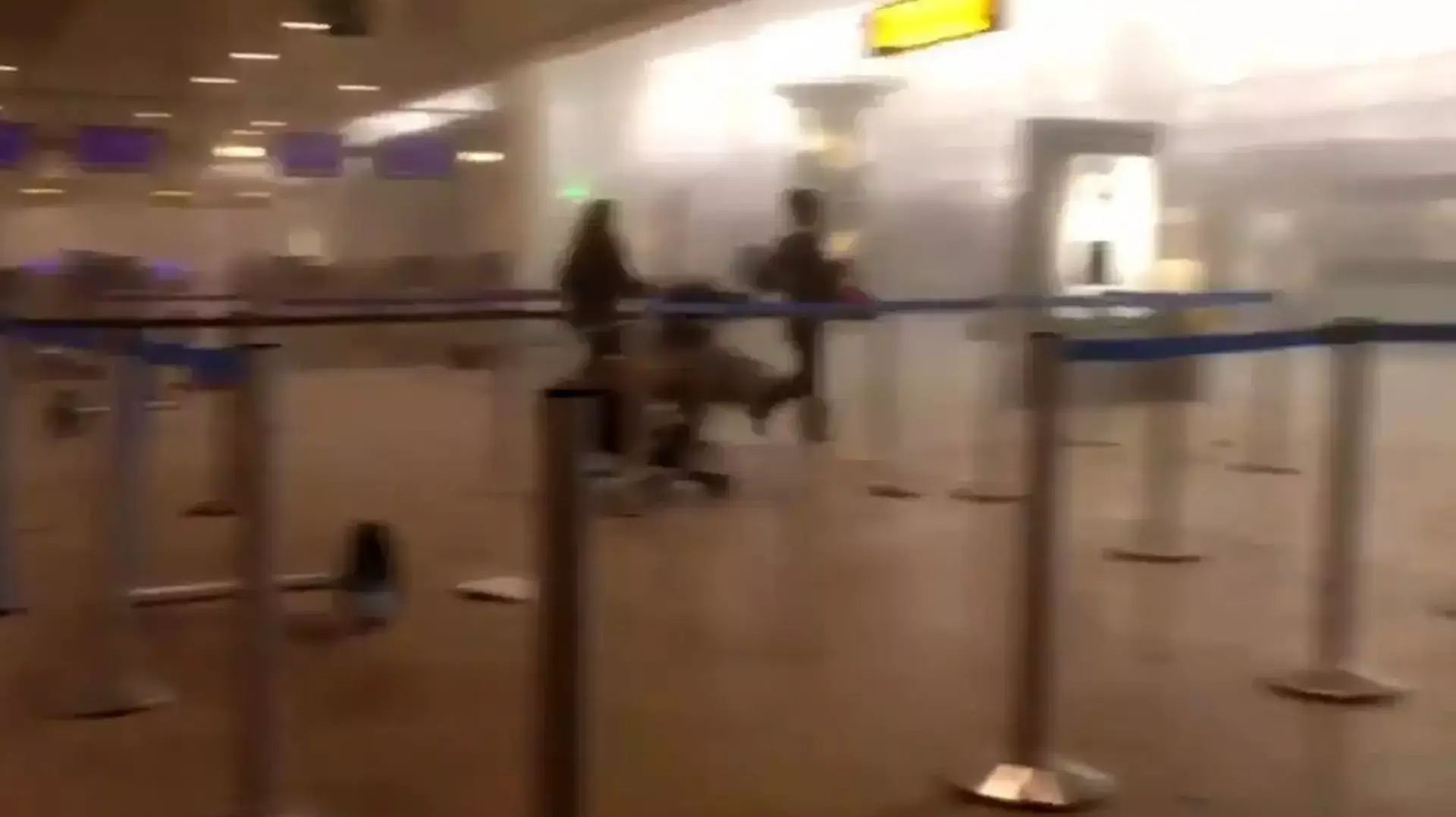 השניות הראשונות לאחר הפיגוע בשדה התעופה בבריסל השניות הראשונות לאחר הפיגוע בשדה התעופה בבריסל