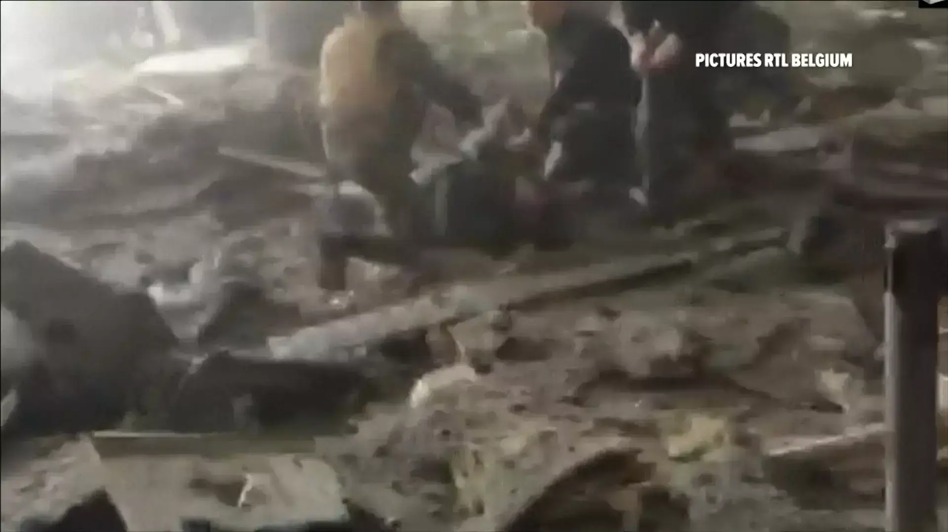 השניות הראשונות לאחר הפיגוע בשדה התעופה בבריסל השניות הראשונות לאחר הפיגוע בשדה התעופה בבריסל