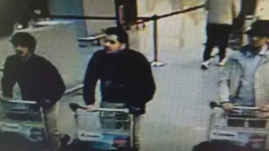 חשודים בפיגוע בשדה התעופה בבריסל צולמו במצלמות האבטחה חשודים בפיגוע בשדה התעופה בבריסל צולמו במצלמות האבטחה