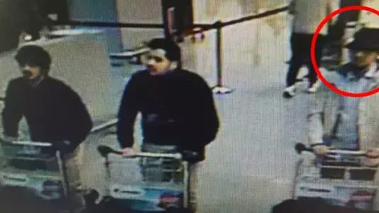 חשודים בפיגוע בשדה התעופה בבריסל צולמו במצלמות האבטחה חשודים בפיגוע בשדה התעופה בבריסל צולמו במצלמות האבטחה