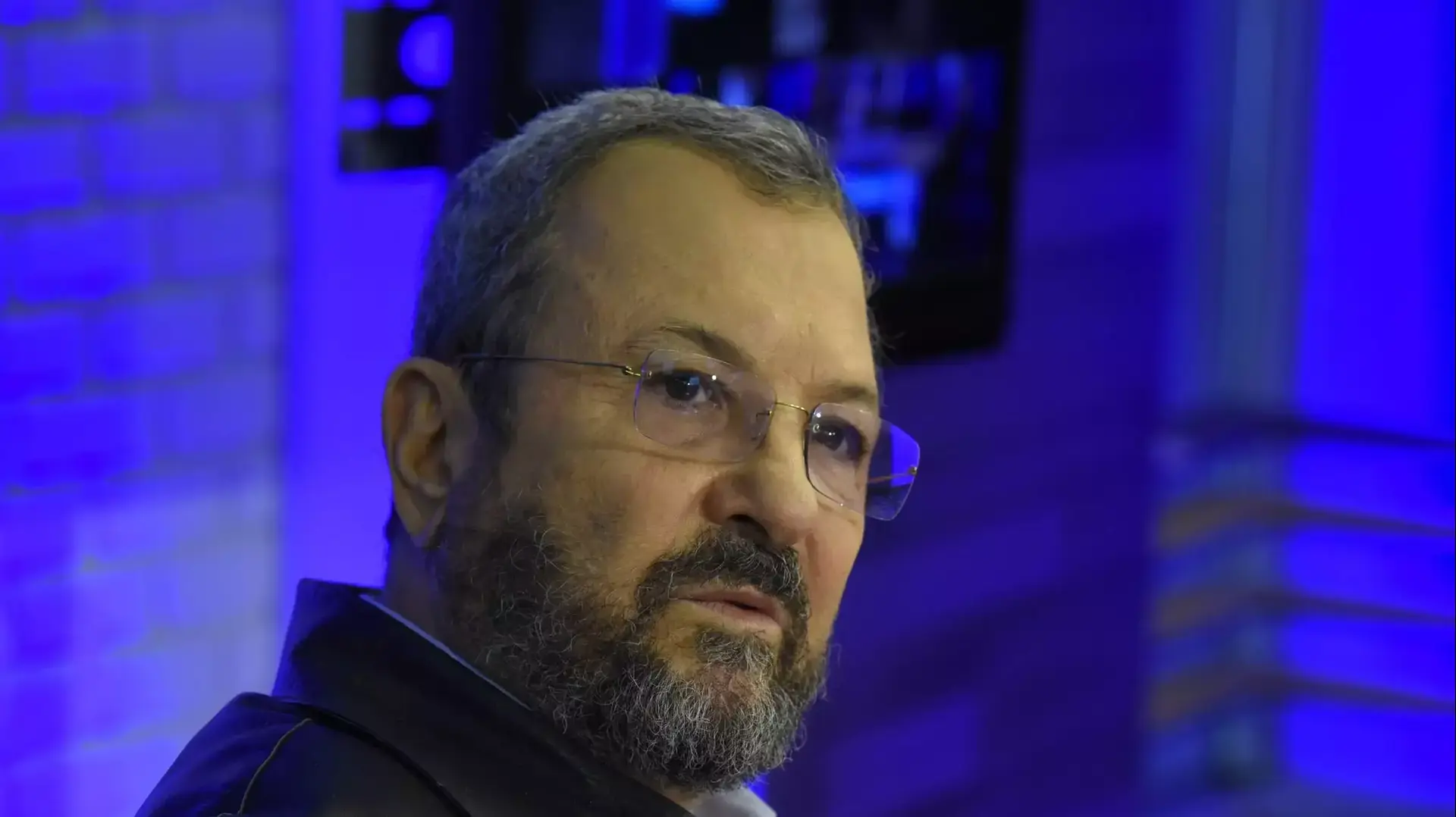 אהוד ברק באולפן וואלה! NEWS, מרץ 2016 אהוד ברק באולפן וואלה! NEWS, מרץ 2016