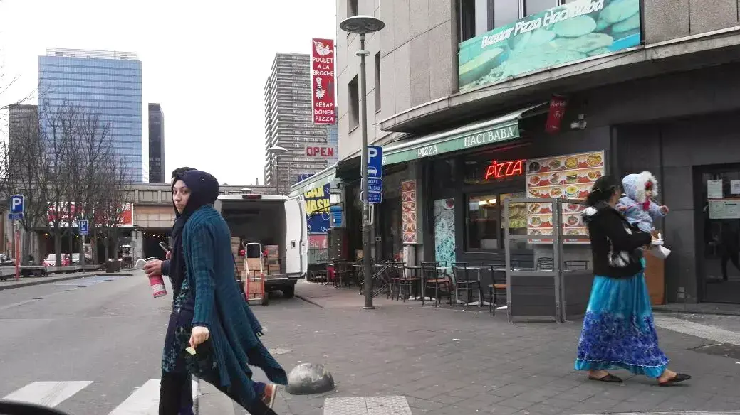 שכונת שארבק בבריסל בה נתפסו אתמול חומרי נפץ ודגל דאעש