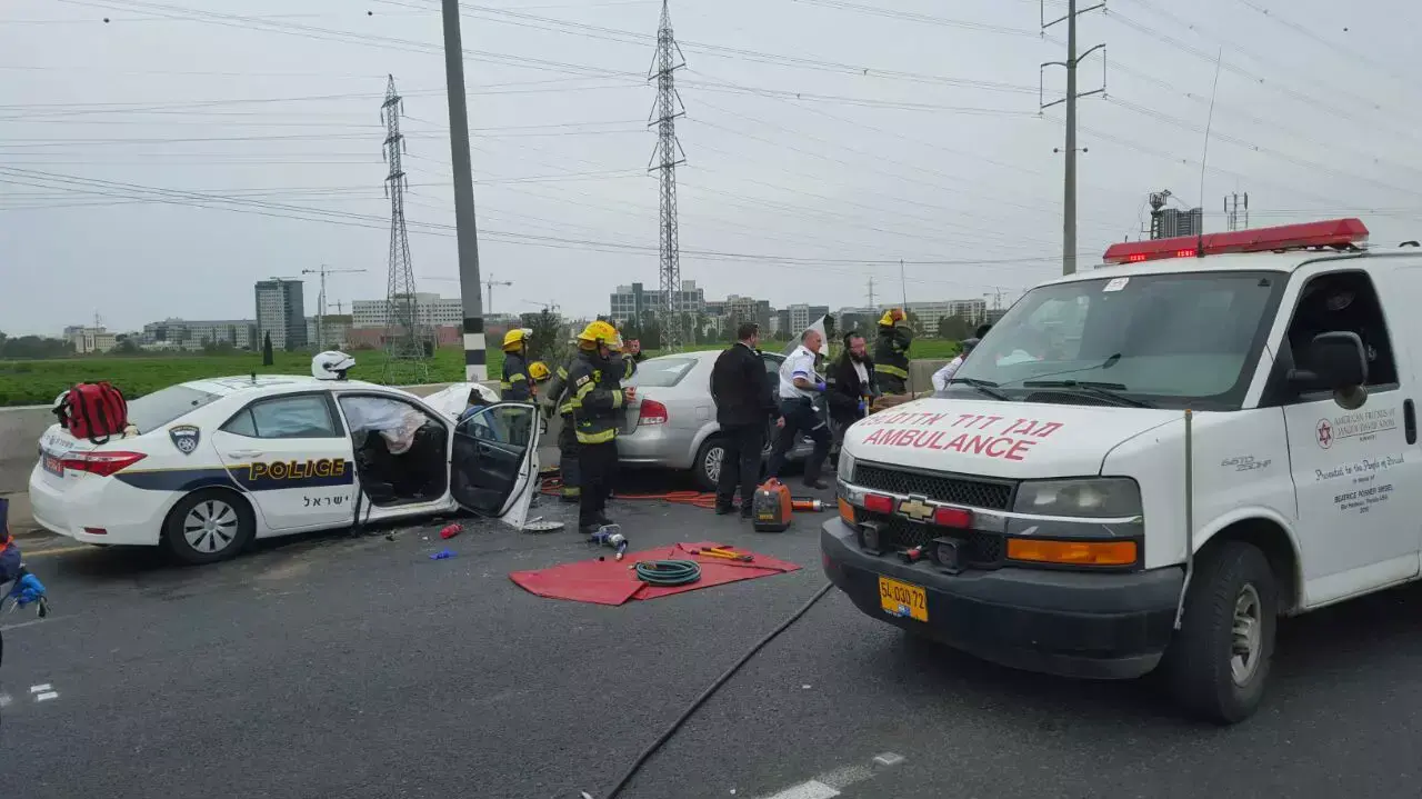 חמישה פצועים בתאונת דרכים בכביש 4, בסמוך למחלף מורשה, 26 במרץ 2016 חמישה פצועים בתאונת דרכים בכביש 4, בסמוך למחלף מורשה, 26 במרץ 2016