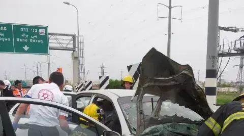 תאונת דרכים קשה בכביש 4 ניידת משטרה התנגשה ברכב במהלך מרדף 26 מרץ 2016 תאונת דרכים קשה בכביש 4 ניידת משטרה התנגשה ברכב במהלך מרדף 26 מרץ 2016