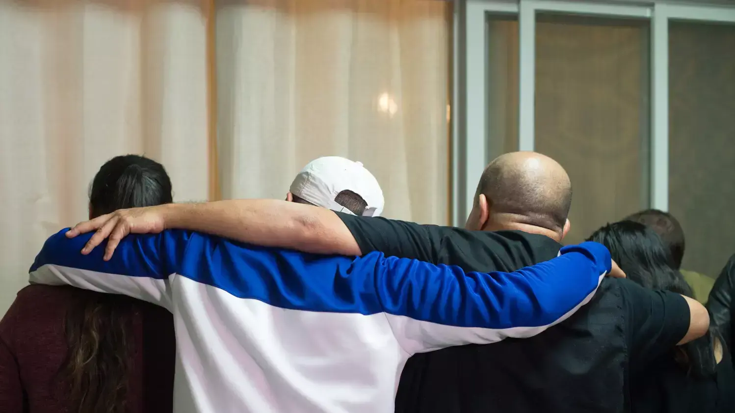 משפחת החייל החשוד ברצח המחבל בחברון בביתם ברמלה משפחת החייל החשוד ברצח המחבל בחברון בביתם ברמלה