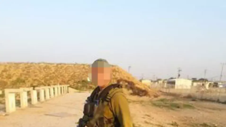 תמונות מתוך עמוד הפייסבוק של החייל החשוד ברצח מחבל בחברון תמונות מתוך עמוד הפייסבוק של החייל החשוד ברצח מחבל בחברון