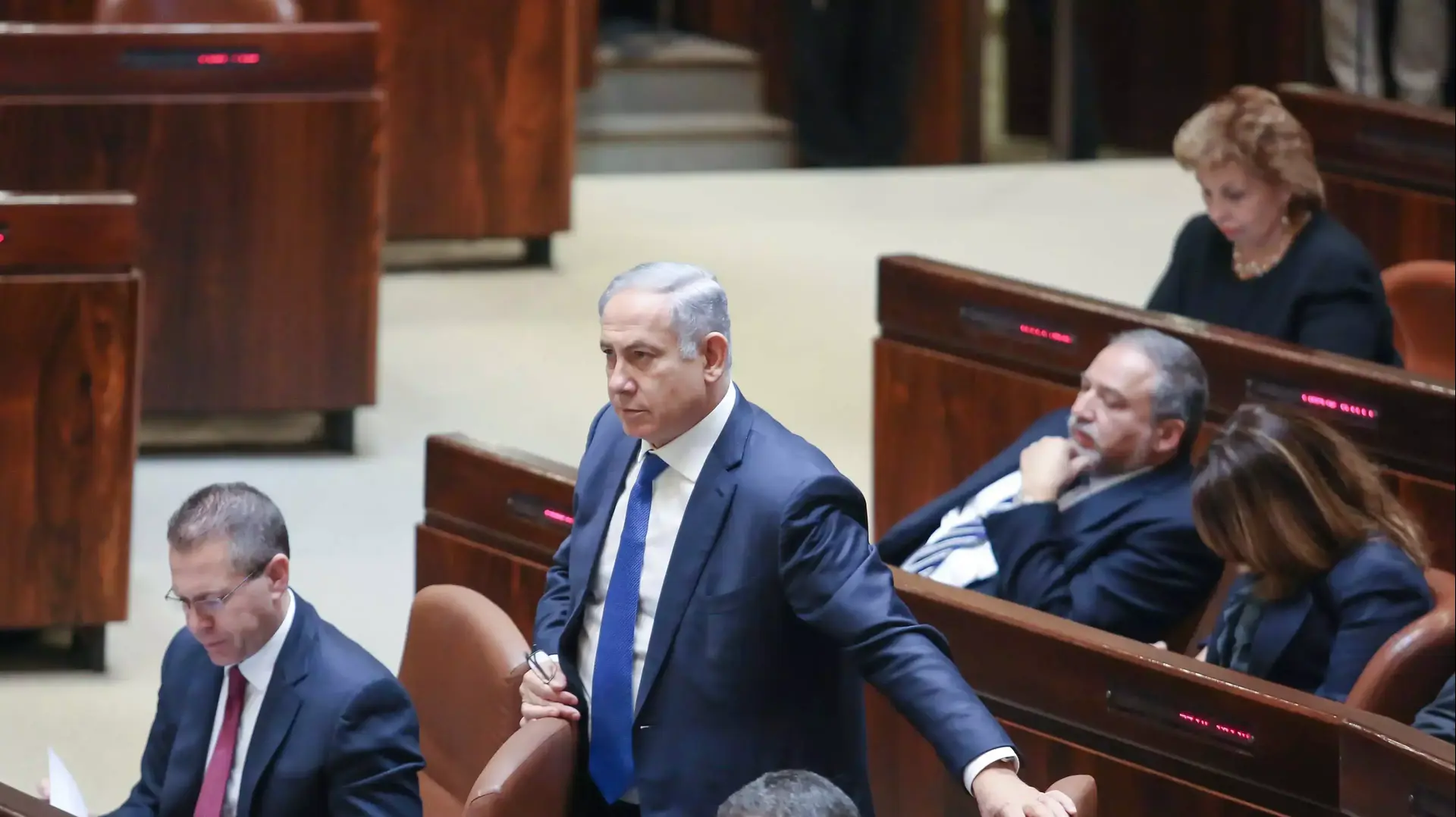 מליאת הכנסת שולחן הממשלה מליאת הכנסת שולחן הממשלה