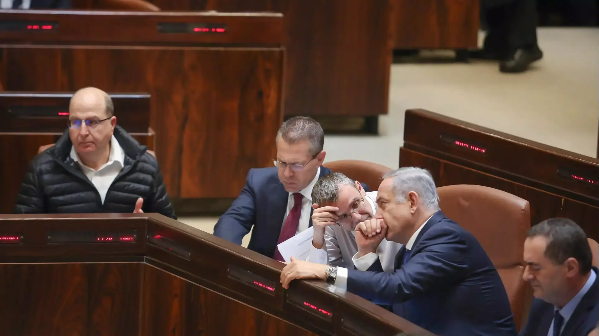 מליאת הכנסת שולחן הממשלה מליאת הכנסת שולחן הממשלה