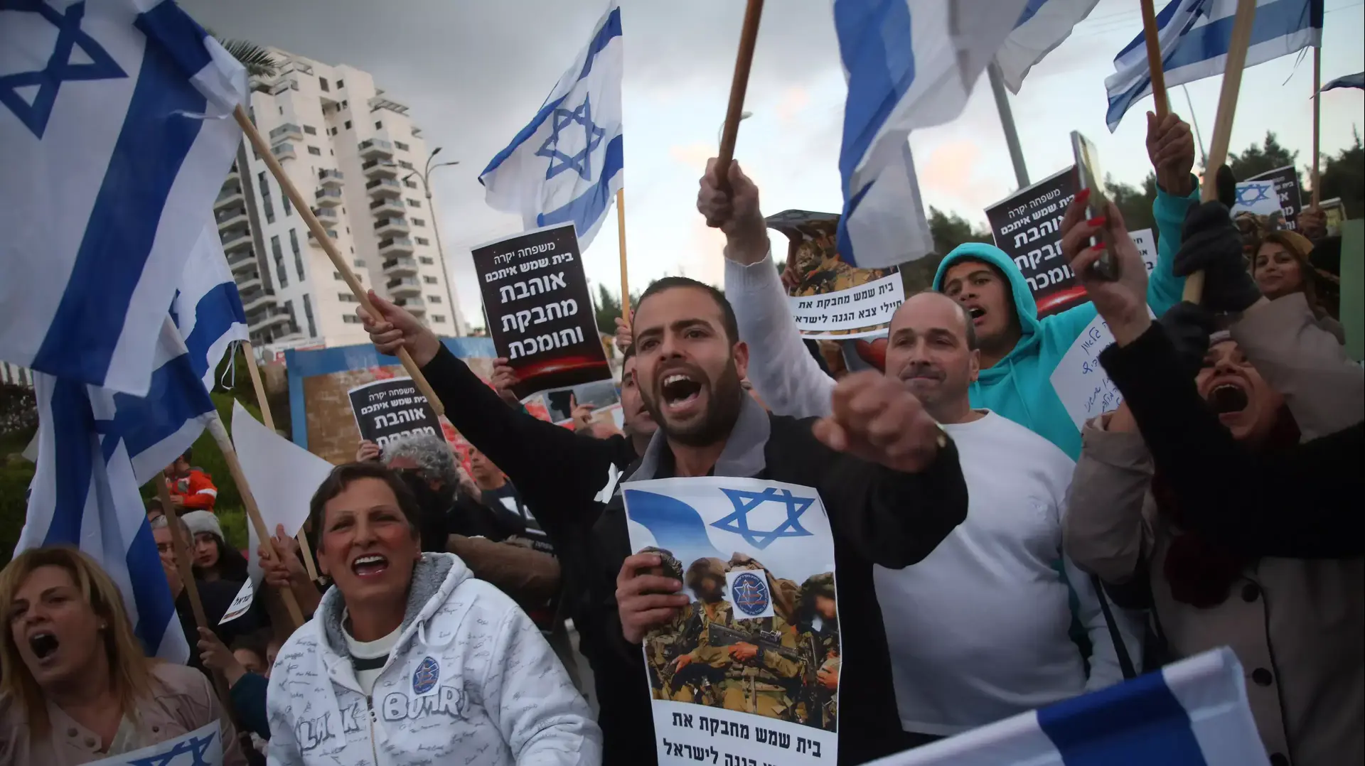 עצרת תמיכה בחייל היורה מחברון בבית שמש עצרת תמיכה בחייל היורה מחברון בבית שמש