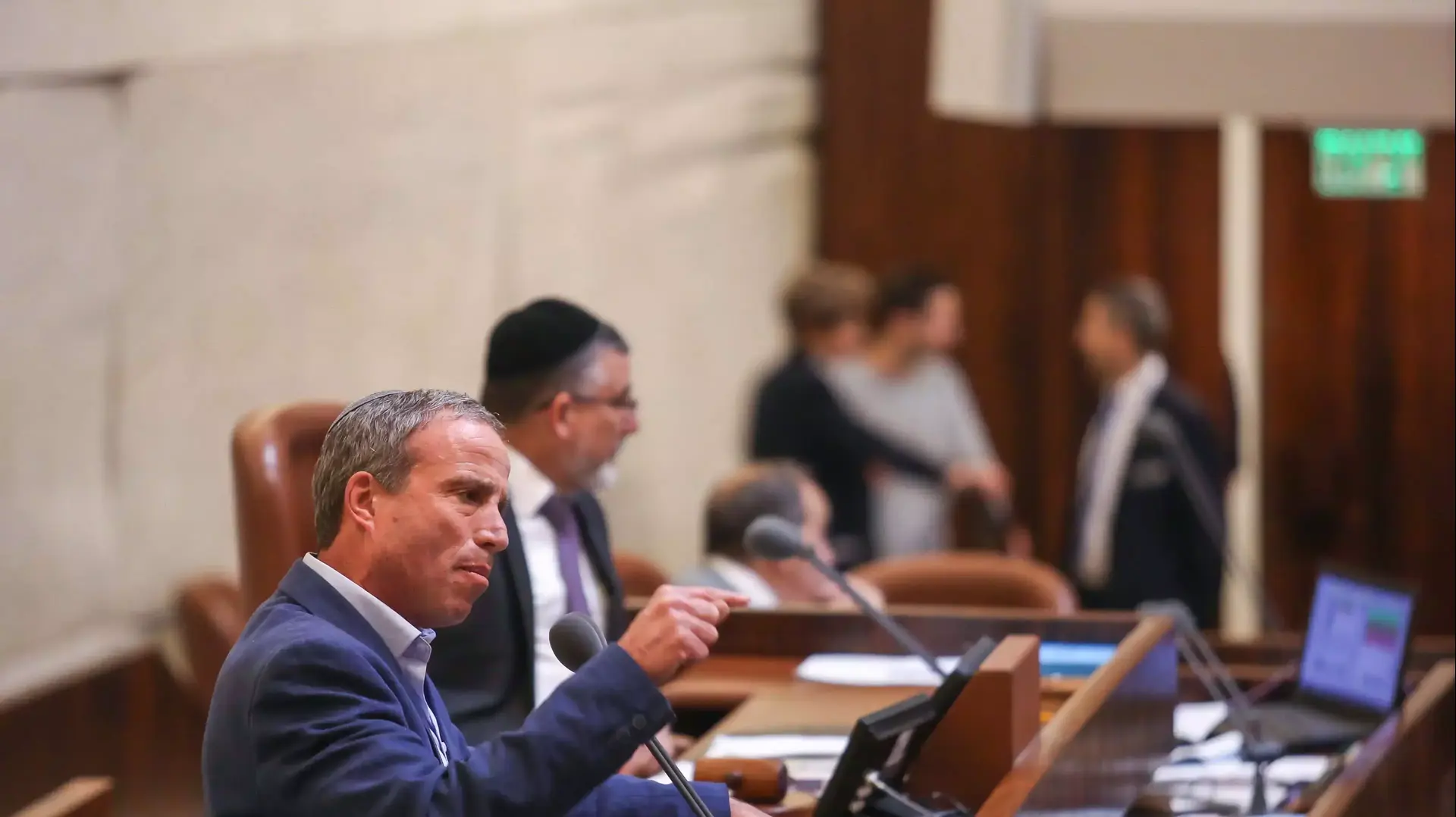 אלעזר שטרן נואם במליאת הכנסת אלעזר שטרן נואם במליאת הכנסת