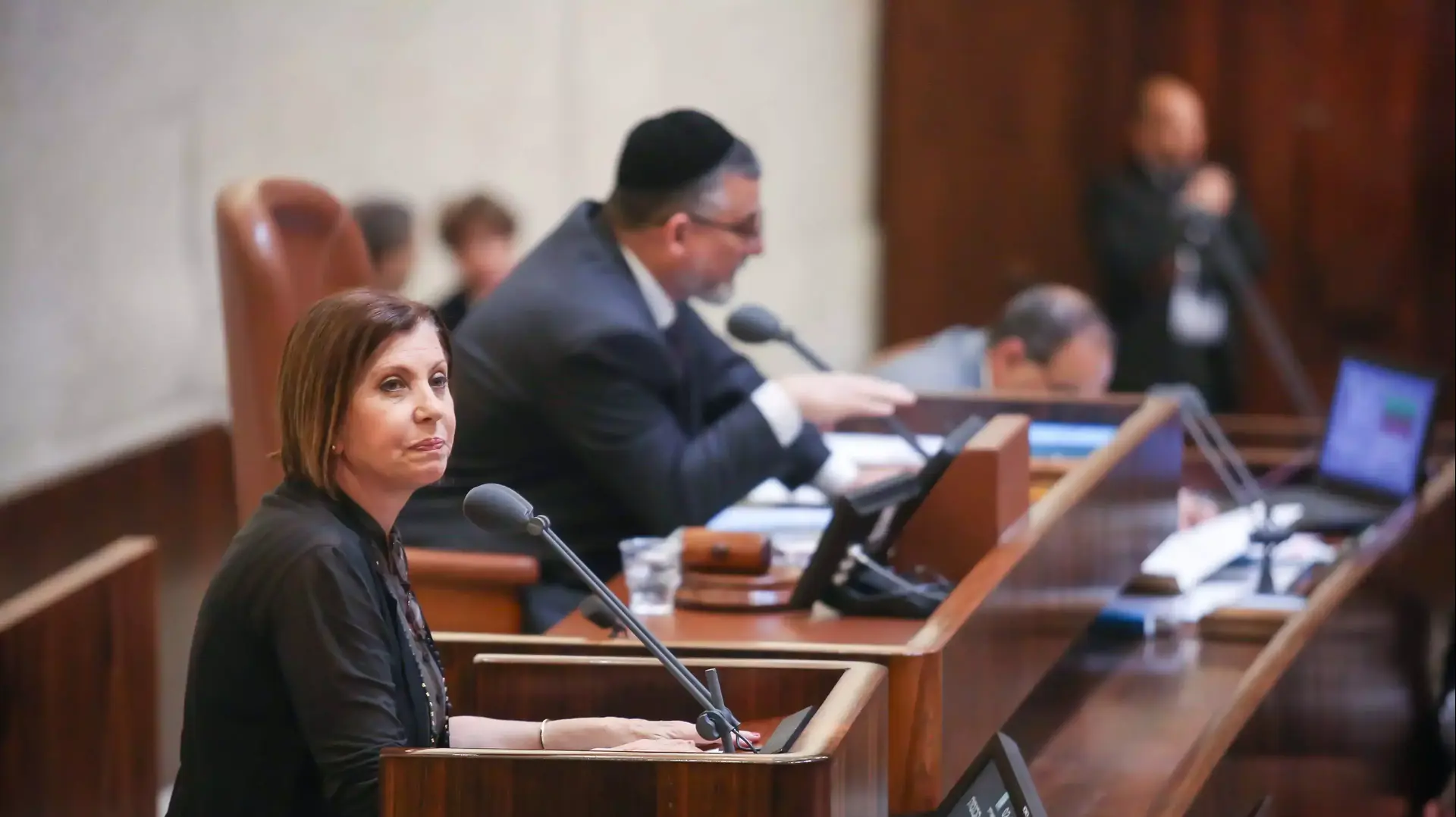 חברת הכנסת זהבה גלאון נואמת במליאת הכנסת חברת הכנסת זהבה גלאון נואמת במליאת הכנסת