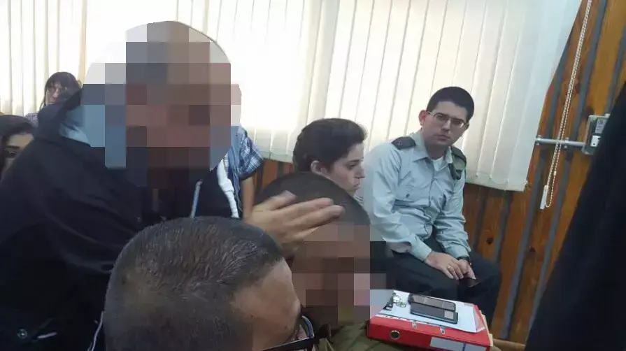 אביו של החייל היורה מחברון ובנו בבית הדין בקטינה קסטינה דיון חייל חברון בית דין צבאי החייל היורה אביו של החייל היורה מחברון ובנו בבית הדין בקטינה קסטינה דיון חייל חברון בית דין צבאי החייל היורה