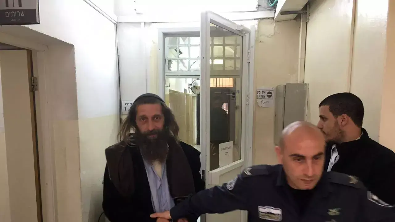 אליהו לרנר חשוד בחטיפת בחור לוקה בנפשו כדי לאלצו לשמש כבאבא. בית משפט השלום ירושלים. 29 במרץ 2016 אליהו לרנר חשוד בחטיפת בחור לוקה בנפשו כדי לאלצו לשמש כבאבא. בית משפט השלום ירושלים. 29 במרץ 2016