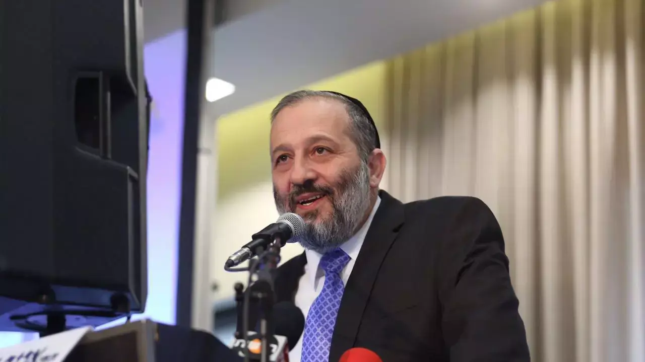 אריה דרעי מסיבת עיתונאים במלון רמאדה אריה דרעי מסיבת עיתונאים במלון רמאדה