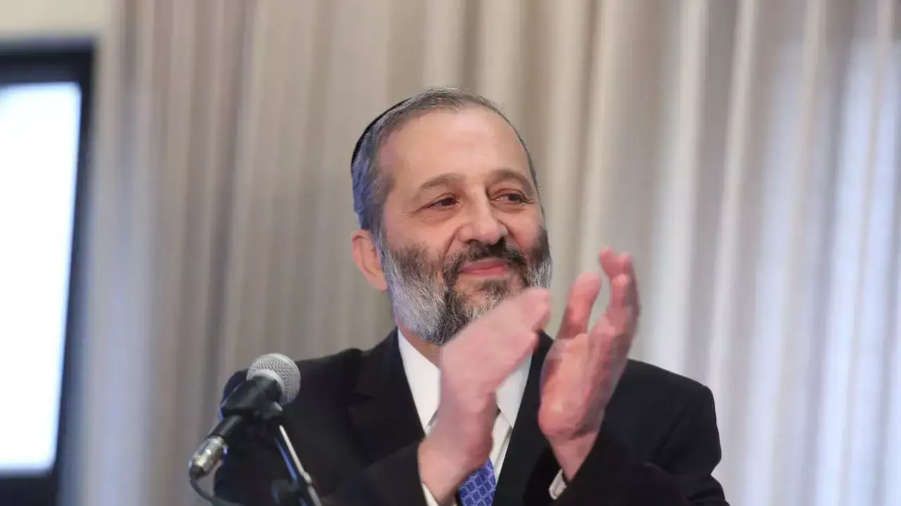 אריה דרעי מסיבת עיתונאים מלון רמאדה אריה דרעי מסיבת עיתונאים מלון רמאדה