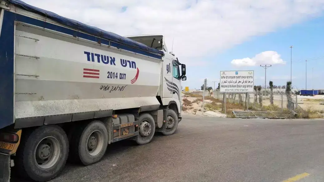 מחאה בכביש 232 בעקבות מעבר משאיות שם לכרם שלום מחאה בכביש 232 בעקבות מעבר משאיות שם לכרם שלום