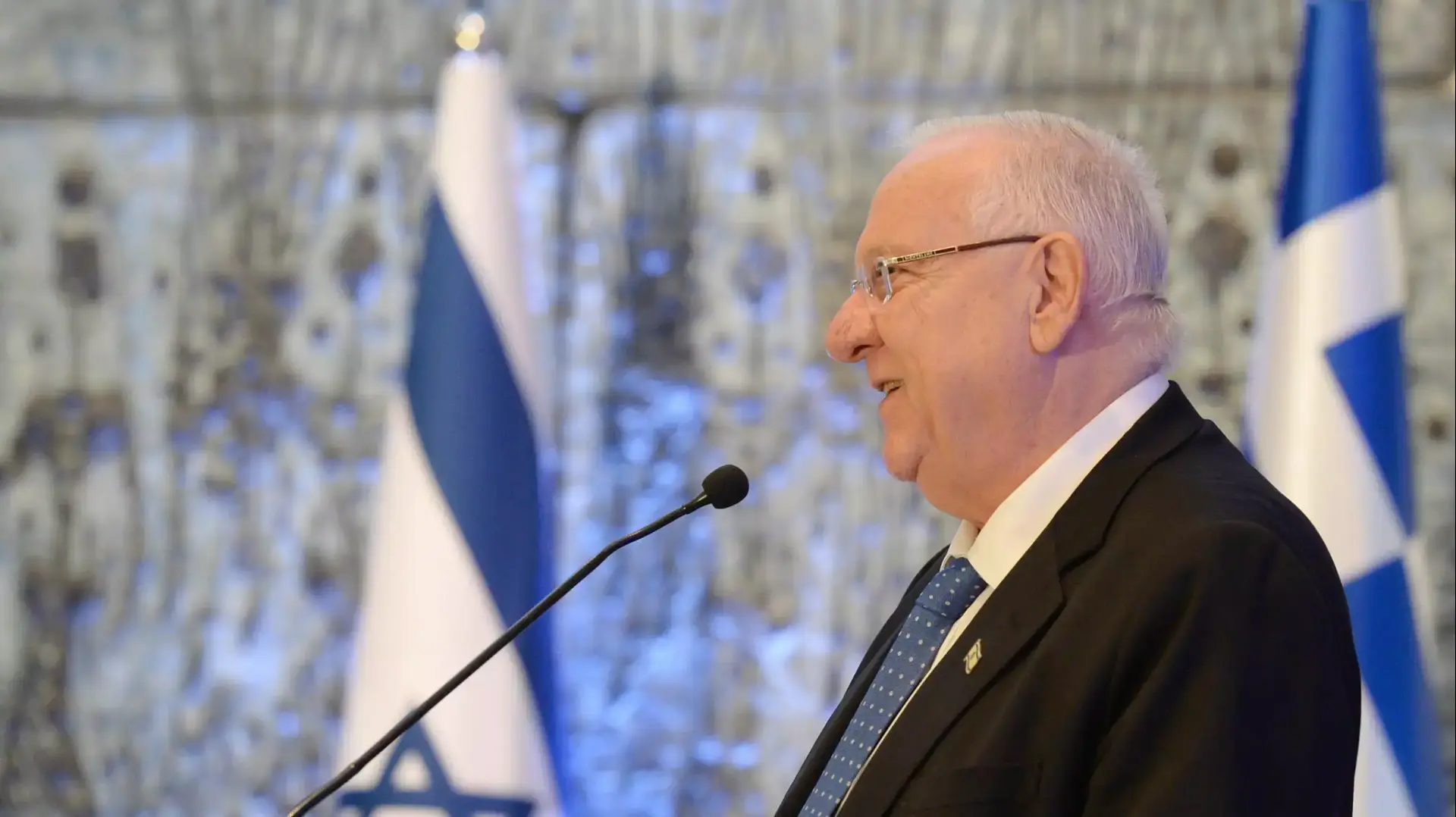 נשיא המדינה ראובן ריבלין ורעייתו נחמה ריבלין עם נשיא יוון פרוקופיאוס פאבלופולוס. מרץ 2016 נשיא המדינה ראובן ריבלין ורעייתו נחמה ריבלין עם נשיא יוון פרוקופיאוס פאבלופולוס. מרץ 2016