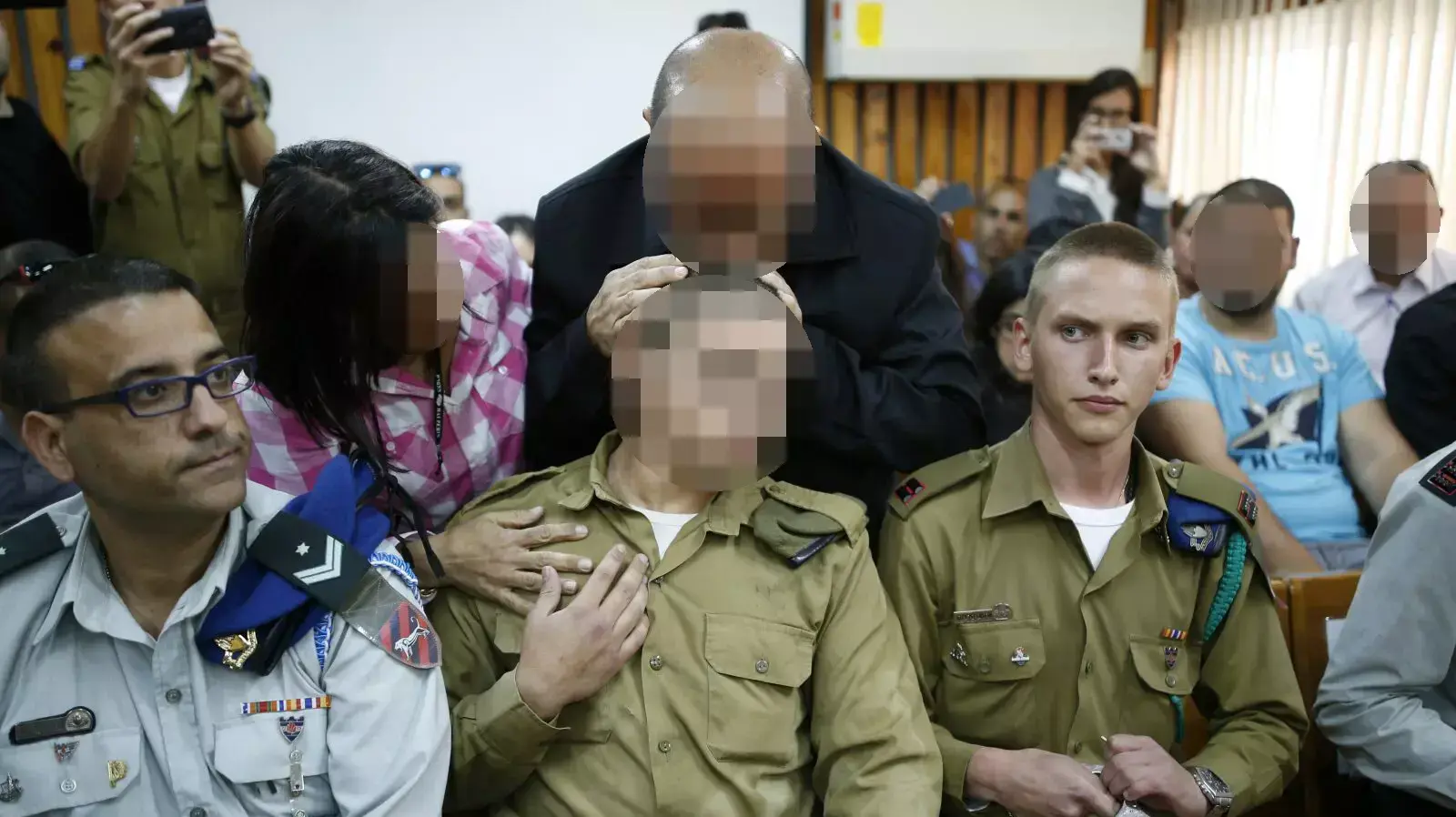 החייל היורה מחברון בהקראת כתב האישום נגדו בית הדין הצבאי בקסטינה החייל היורה מחברון בהקראת כתב האישום נגדו בית הדין הצבאי בקסטינה