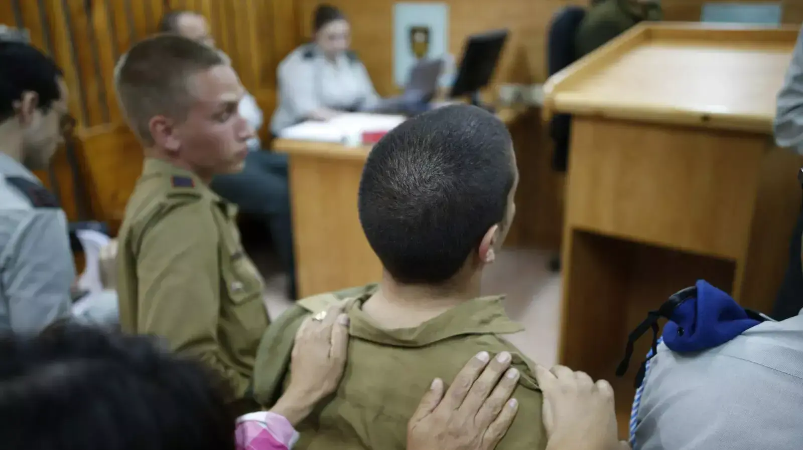 החייל היורה מחברון בהקראת כתב האישום נגדו בית הדין הצבאי בקסטינה החייל היורה מחברון בהקראת כתב האישום נגדו בית הדין הצבאי בקסטינה