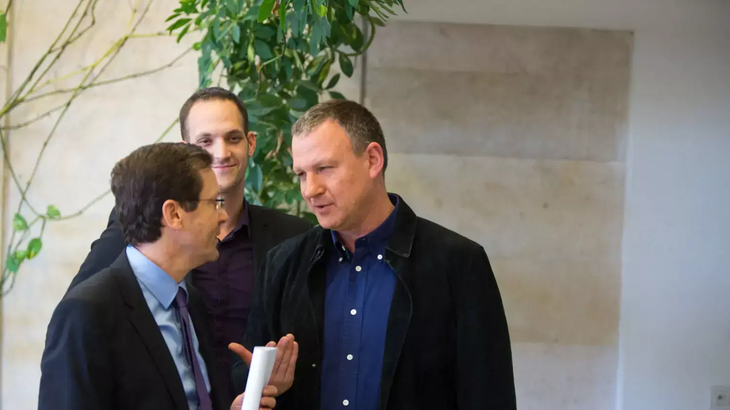 חברי הכנסת יצחק הרצוג ואראל מרגלית בכנס מפלגת העבודה בתל אביב חברי הכנסת יצחק הרצוג ואראל מרגלית בכנס מפלגת העבודה בתל אביב
