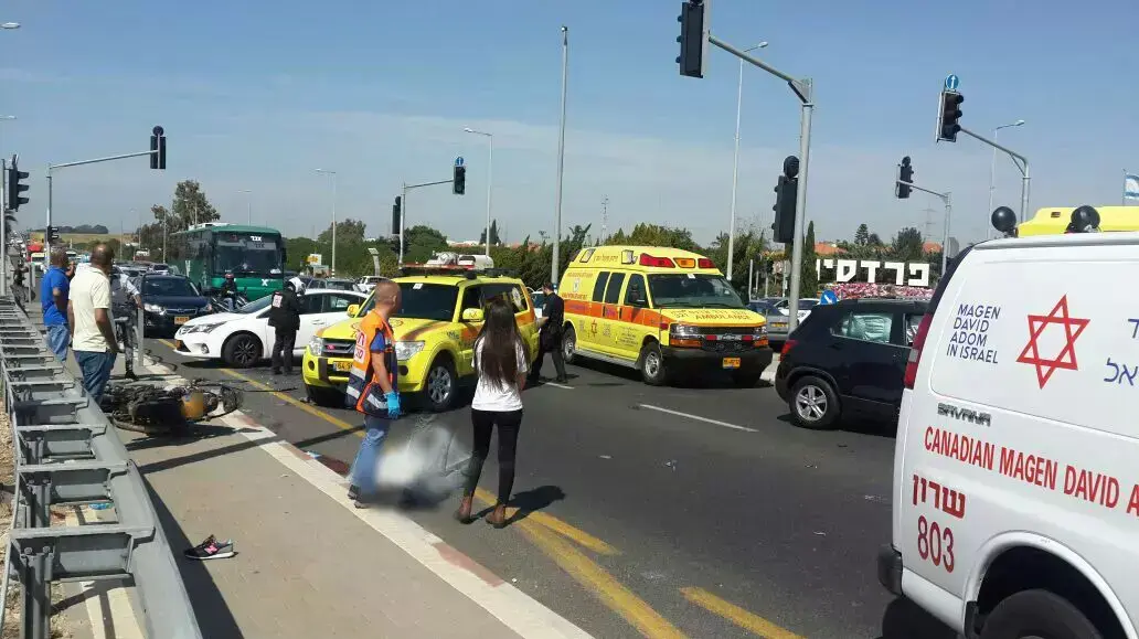 תאונת דרכים קטלנית בכביש 4 צומת פרדסיה לדרום בין רכב פרטי לרכב דו גלגלי.