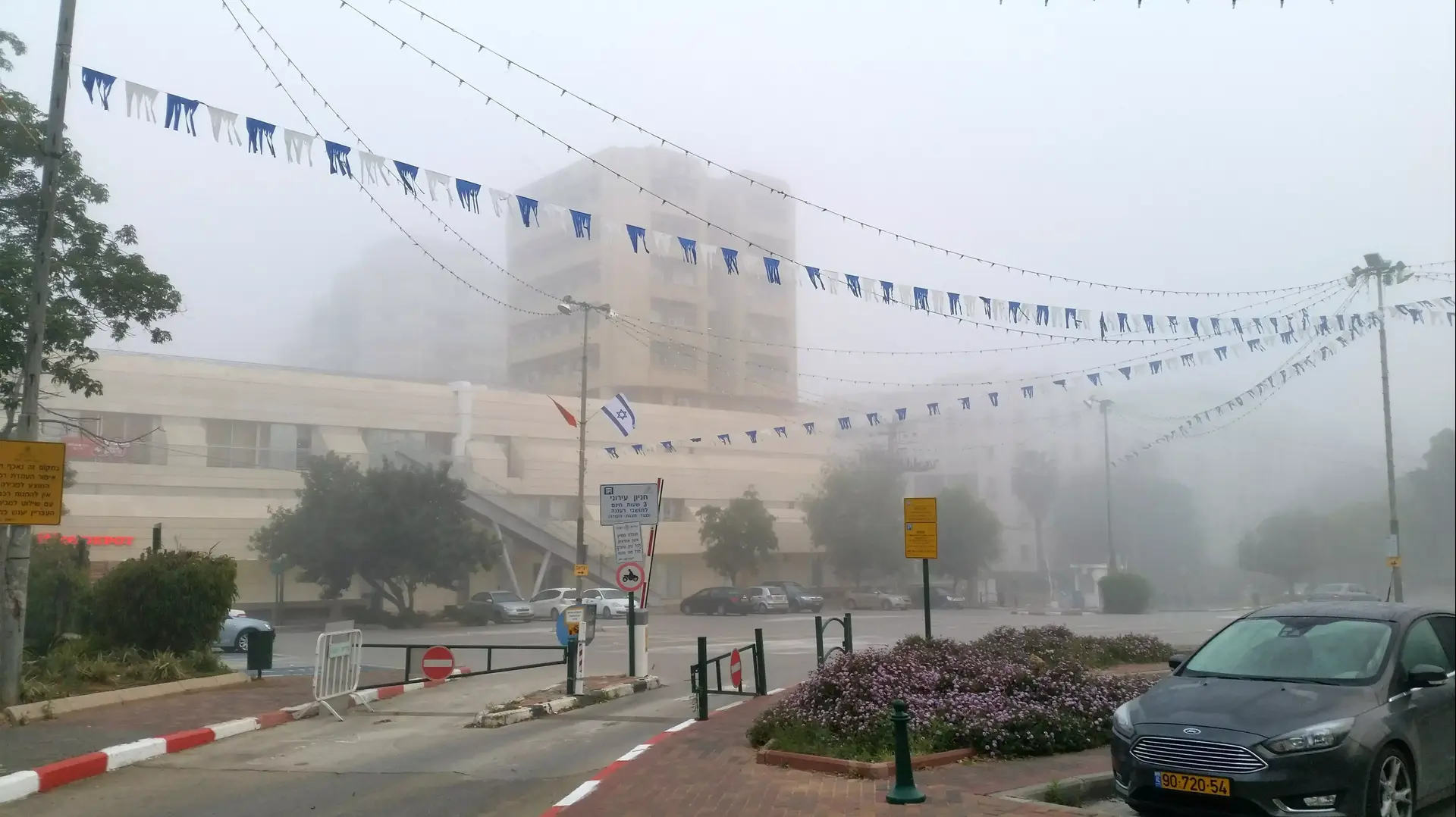 ערפל כבד בבוקר ברעננה, 4 באפריל 2016 ערפל כבד בבוקר ברעננה, 4 באפריל 2016
