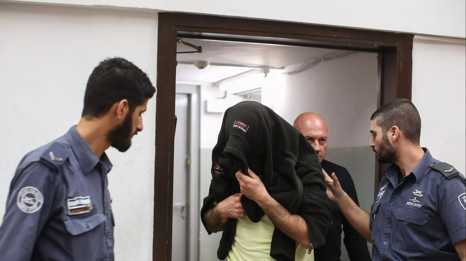גניקולוג בכיר החשוד באונס בהארכת מעצרו בבית משפט השלום בת''א דצמבר 2015 גניקולוג בכיר החשוד באונס בהארכת מעצרו בבית משפט השלום בת''א דצמבר 2015