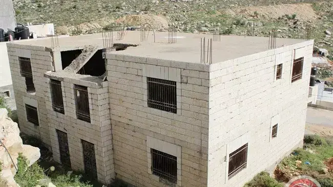 בניית בית למשפחת המחבל מוהנד חלבי שרצח את אהרן בנט ונחמיה לביא. כפר אבו קש. אפריל 2016 בניית בית למשפחת המחבל מוהנד חלבי שרצח את אהרן בנט ונחמיה לביא. כפר אבו קש. אפריל 2016