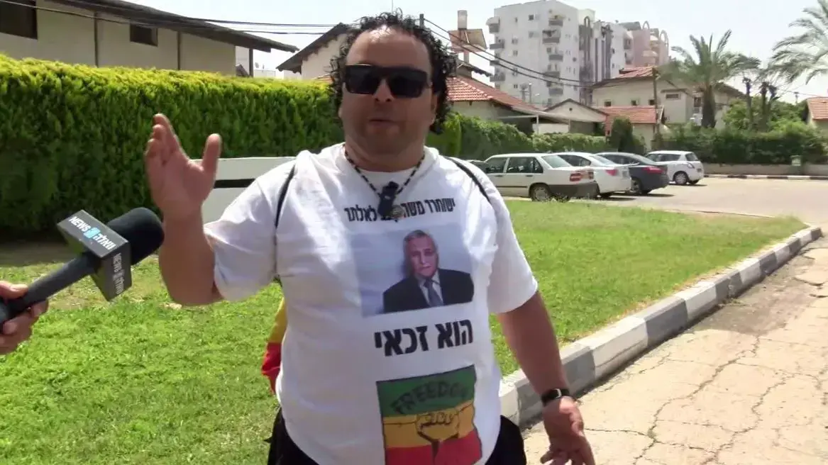 תושבים בקריית מלאכי מגבים את משה קצב תושבים בקריית מלאכי מגבים את משה קצב