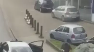 תיעוד רגעי המעצר של מוחמד אבריני, החשוד במעורבות במתקפת הטרור בפריז תיעוד רגעי המעצר של מוחמד אבריני, החשוד במעורבות במתקפת הטרור בפריז