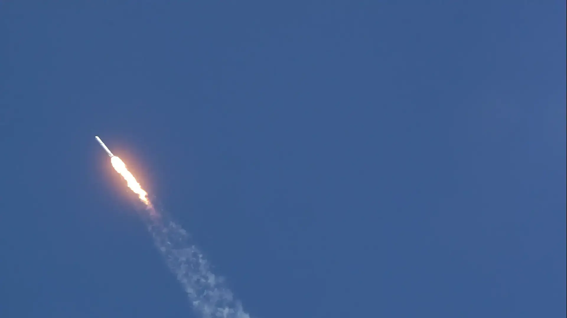 טיל "פלקון 9" של חברת SpaceX שוגר עם ציוד אספקה לתחנת החלל הבינלאומית, 8 באפריל 2016 טיל "פלקון 9" של חברת SpaceX שוגר עם ציוד אספקה לתחנת החלל הבינלאומית, 8 באפריל 2016