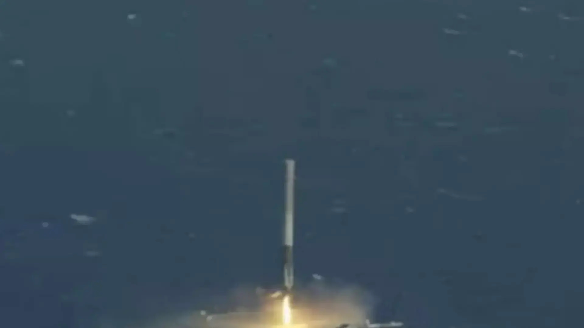 טיל "פלקון 9" של חברת SpaceX שוגר עם ציוד אספקה לתחנת החלל הבינלאומית, 8 באפריל 2016 טיל "פלקון 9" של חברת SpaceX שוגר עם ציוד אספקה לתחנת החלל הבינלאומית, 8 באפריל 2016