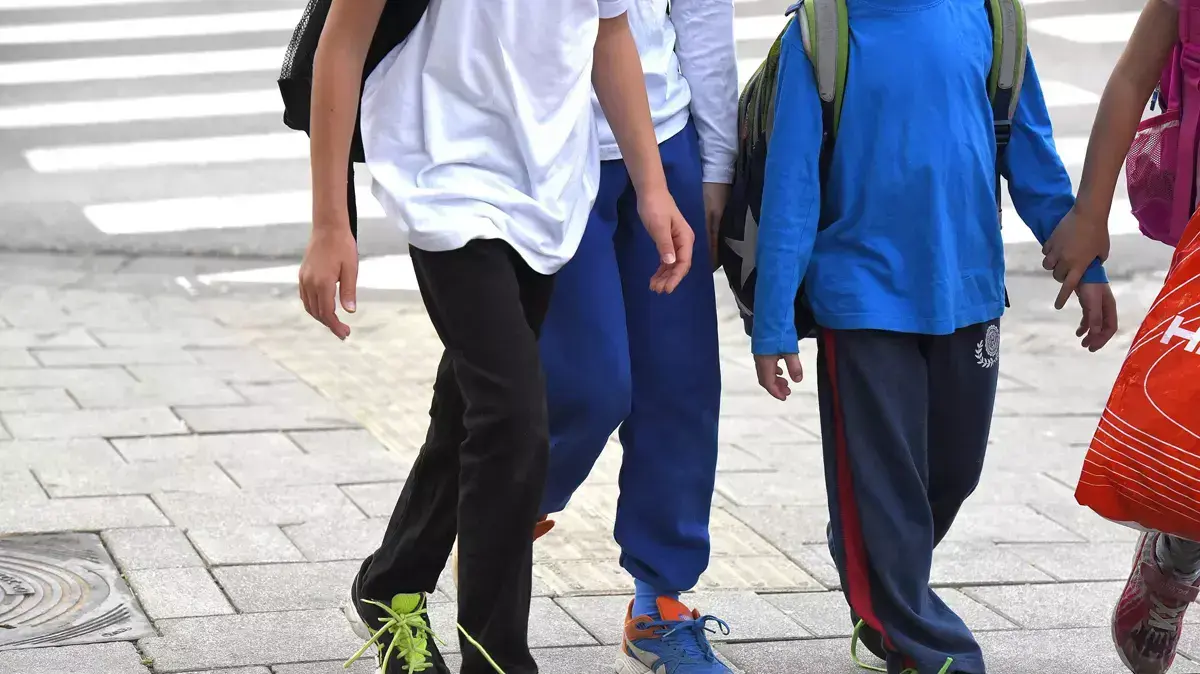 תמונות אילוסטרציה של ילדים הולכים לבית ספר בצפון הישן בתל אביב תמונות אילוסטרציה של ילדים הולכים לבית ספר בצפון הישן בתל אביב