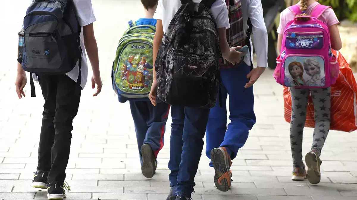 תמונות אילוסטרציה של ילדים הולכים לבית ספר  בצפון הישן בתל אביב