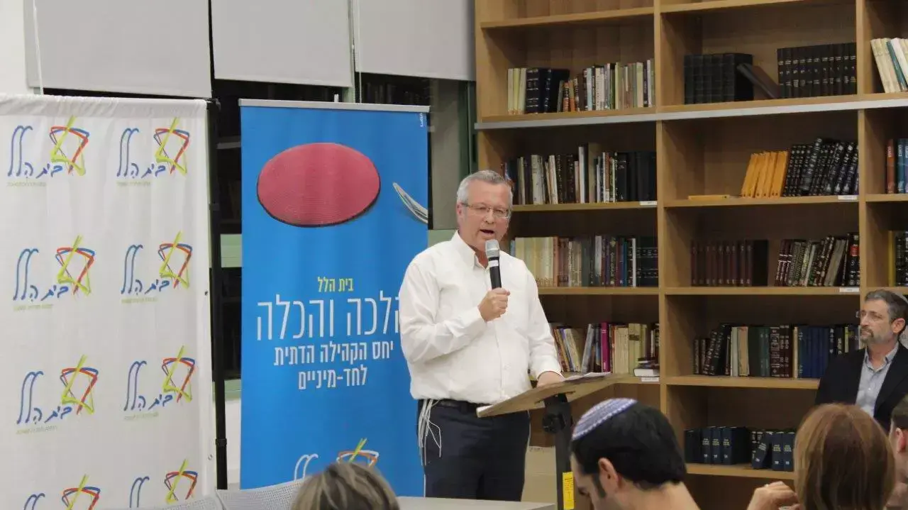 יו"ר ארגון רבני בית הלל הרב מאיר נהוראי. כנס של הארגון ברעננה, 10 באפריל יו"ר ארגון רבני בית הלל הרב מאיר נהוראי. כנס של הארגון ברעננה, 10 באפריל